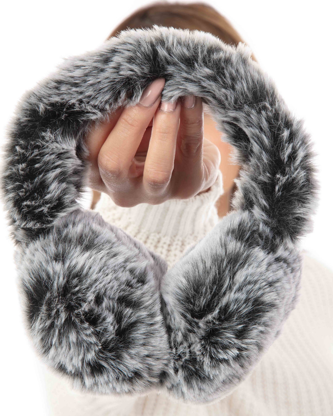B&W - Earmuffs